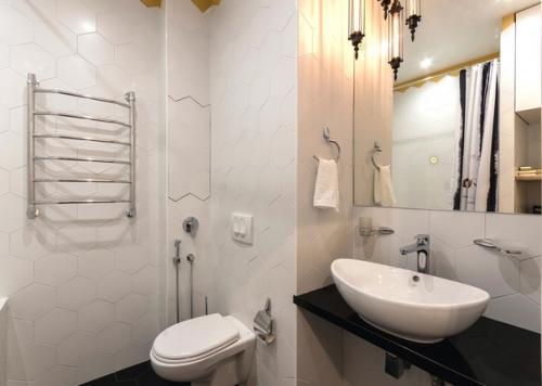 Маленькая квартира - студия с кухней в коридоре. 08