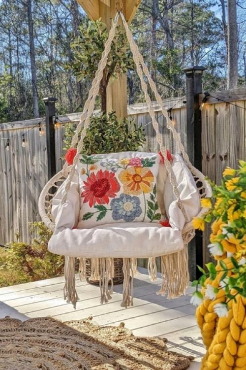 Подвесное кресло в доме. 05