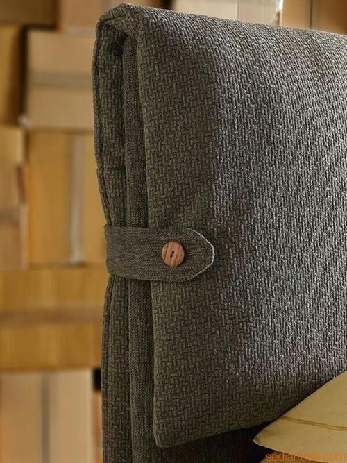 Преобразить кровать можно при помощи мягкого чехла для изголовья. 06