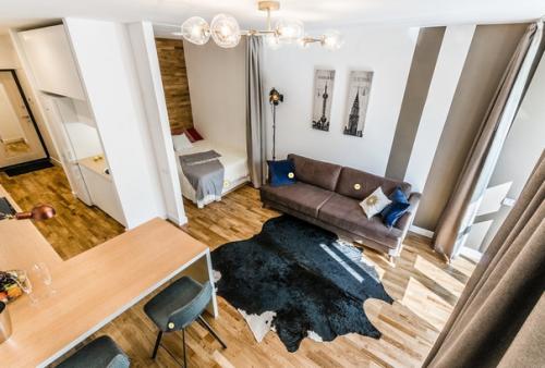 Маленькая квартира - студия с кухней в коридоре. 06