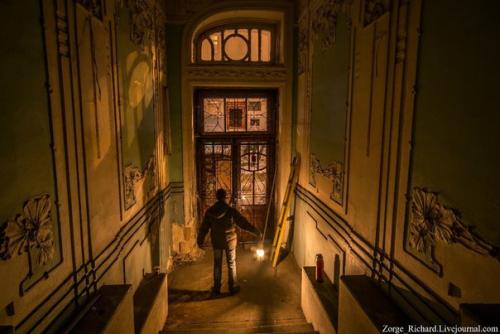 Интерьеры Дома со Змеями. 02