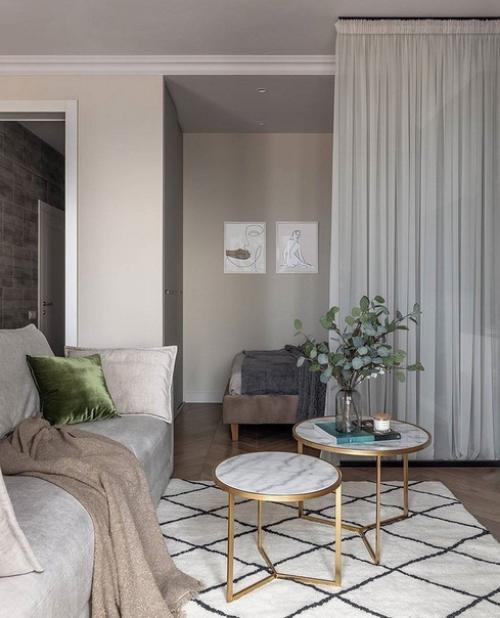 Квартира в бежевых тонах с акцентными вкраплениями благородного изумрудного цвета. 01