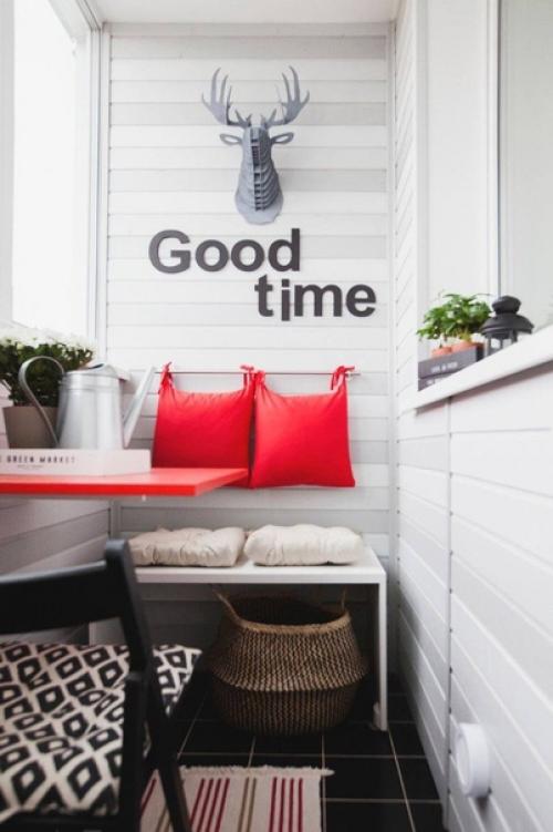 Кухня в коридоре, а спальня в нише. 08