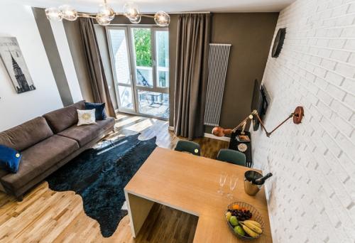 Маленькая квартира - студия с кухней в коридоре. 02