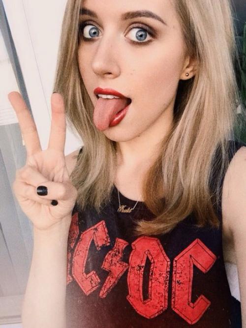 Биография.  Катя клэп, настоящее имя которой Екатерина Трофимова, является одним из ведущих российских видеоблогеров на портале Youtube. 04