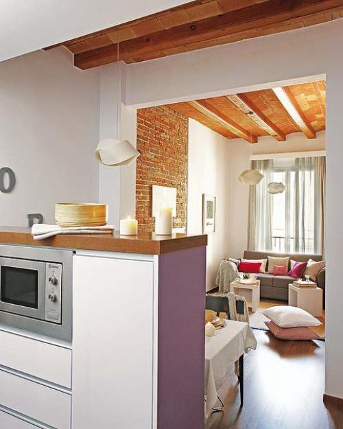 Квартира, в которой все предметы идеально подобраны по стилю и цветам, выглядит скучновато. 09