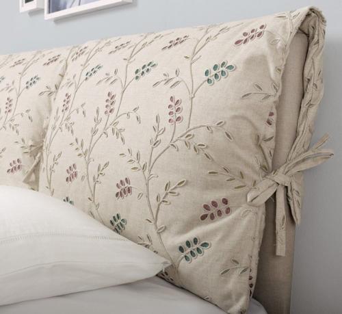 Преобразить кровать можно при помощи мягкого чехла для изголовья. 02