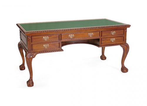 При выборе мебели для кабинета дома, самым важным элементом является письменный стол из массива. 03