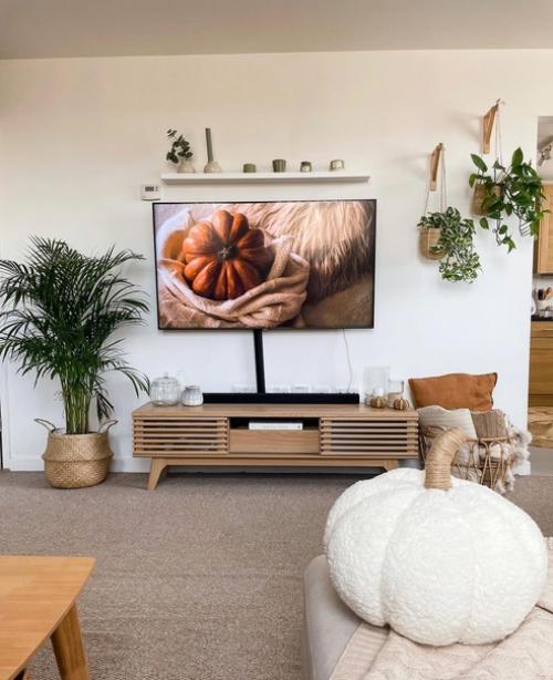 Хозяева этого очаровательного светлого дома восстанавливали дом с ограниченным бюджетом, при этом большая часть ремонта была сделана вручную. 04