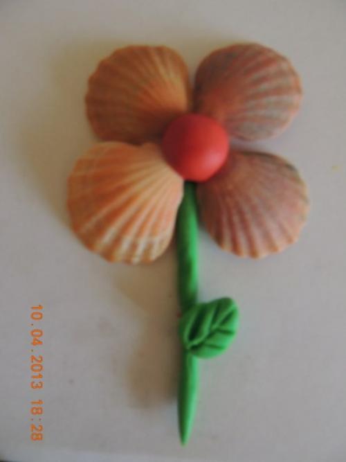 Поделки для детей из ракушек и пластилина. 06