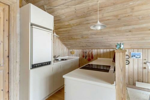 Небольшой коттедж на песчаных дюнах у северного побережья Дании расположен. 04