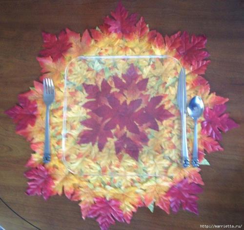 Декоративная салфетка из искусственных осенних листьев. 09