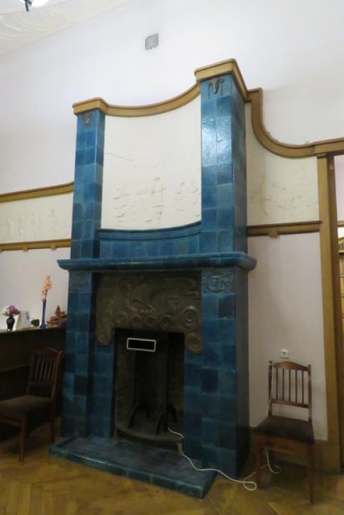 Возвращаясь в отель, мы увидели манящий свет из красивой парадной. 02 Возвращаясь в отель, мы увидели манящий свет из красивой парадной. 02