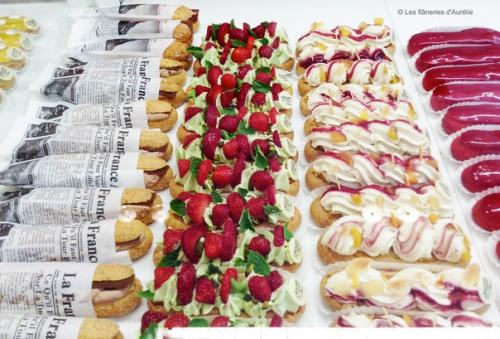 Где в Петербурге пекут самые вкусные эклеры? 
