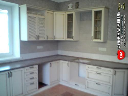 Кухни_орелмаркет. Кухня нашего производства с беларусскими фасадами из крашеного МДФ с благородной классической фрезеровкой и патинированием. 06