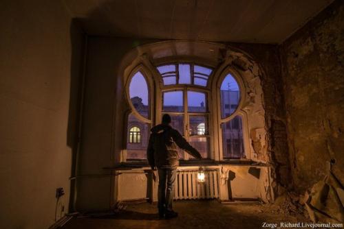 Интерьеры Дома со Змеями. 04