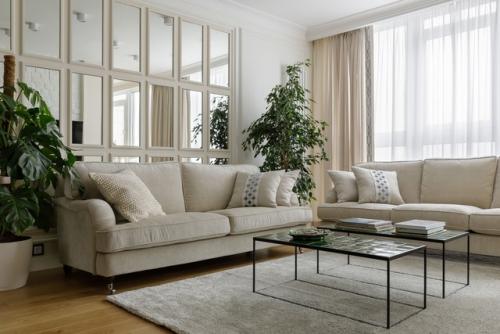 Идеальный интерьер для отдыха с подвесными креслами и джунглями в спальне. 03