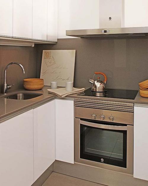 Квартира, в которой все предметы идеально подобраны по стилю и цветам, выглядит скучновато. 08