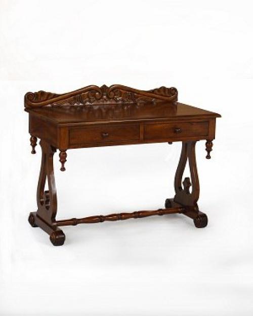 При выборе мебели для кабинета дома, самым важным элементом является письменный стол из массива. 05