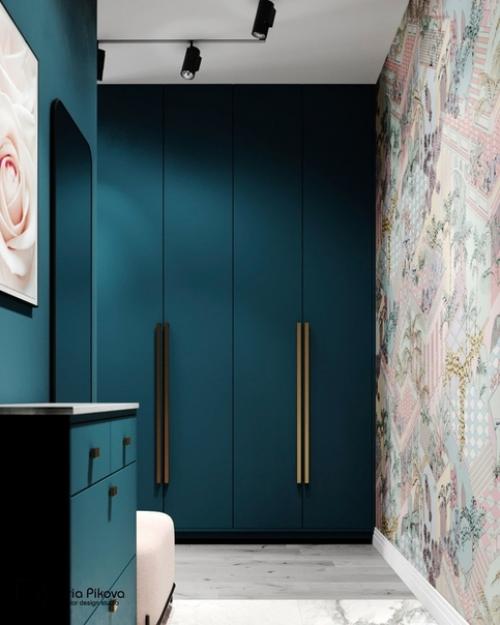 Насыщенная цветовая гамма в прихожей. 02