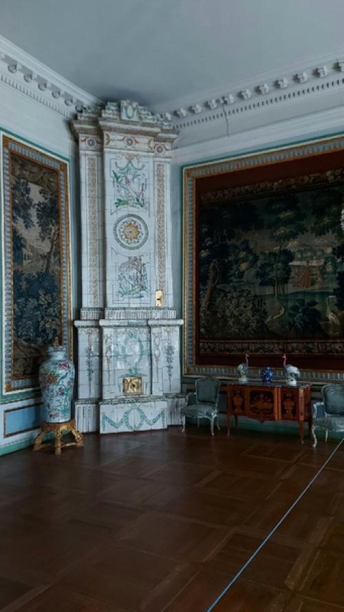 Лишь в том случае, если есть желание увидеть настоящую усадьбу Xviii века, то надо ехать в Кусково. 08