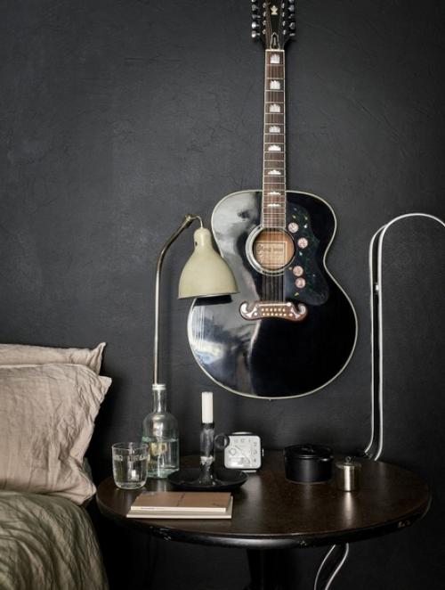 Сталь, камень, дерево и кожа являются доминирующими материалами в доме архитектора интерьеров и художника Матильды скоглунд в Стокгольме. 06