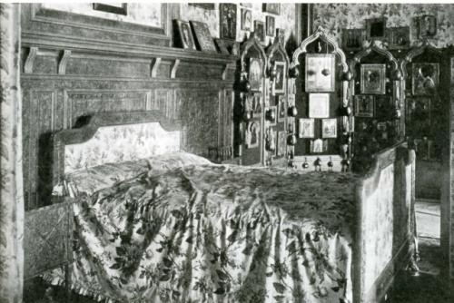 Александровский дворец открылся в качестве музея уже в июне 1918 года, когда его хозяева находились в ипатьевском доме. 01