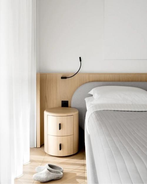 Дизайнер Екатерина Плотникова создала для молодой пары спокойный интерьер в природной цветовой гамме. 09