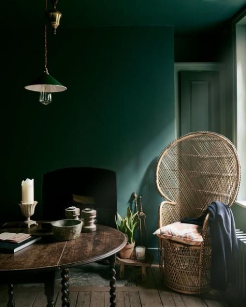 Насыщенный бутылочно - зеленый. 09