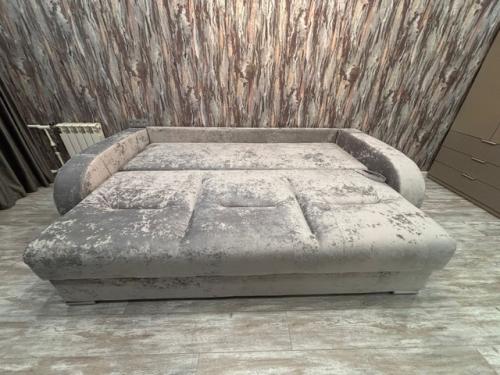 Выбор предмета мебели, особенно дивана, который должен органично вписаться в интерьер, может оказаться непростой задачей. 03