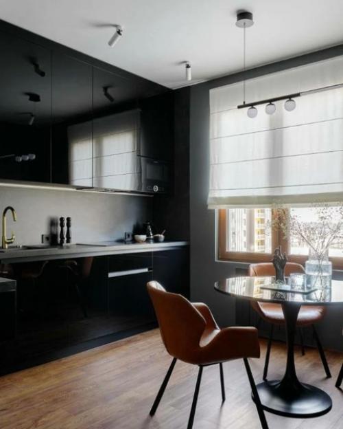 Интерьер студии темных тонах с яркими цветовыми акцентами. 02