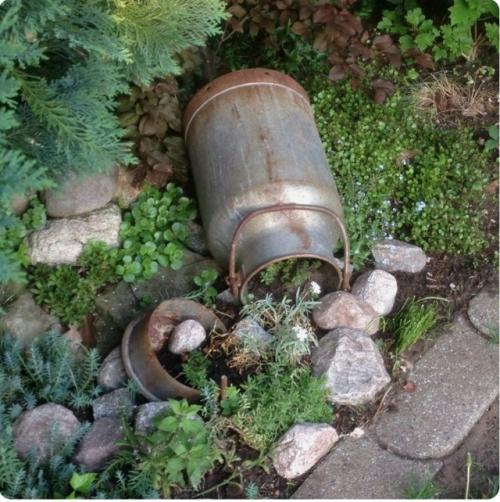 Старые бидоны - это просто Находка для декора, они добавляют интерьеру или саду винтажный шарм и нотку индустриального стиля. 07