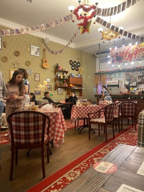 Знаменитая вареничная номер 1 на Никольской в центре Москвы. 01