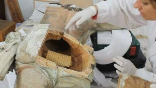 Капсула Времени в ягодицах Христа. 01