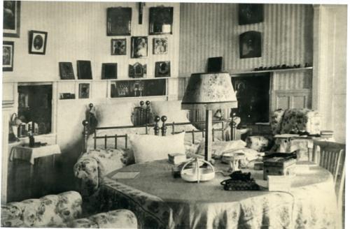 Александровский дворец открылся в качестве музея уже в июне 1918 года, когда его хозяева находились в ипатьевском доме. 02