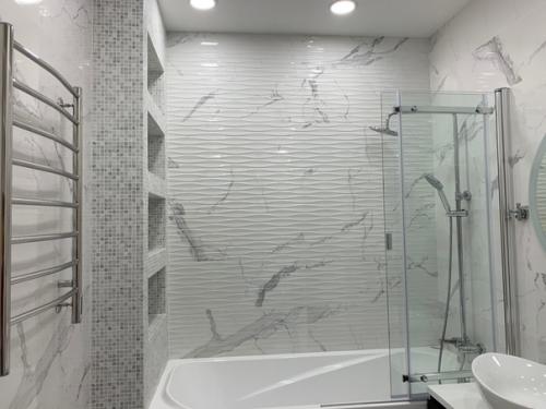 Сделали вот такой ремонт в ванне. 02