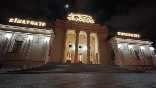 Столица Беларуси, город - герой Минск встретил нас пасмурной погодой, но сразу поразил своим спокойствием, аккуратностью и чистотой. 01 Столица Беларуси, город - герой Минск встретил нас пасмурной погодой, но сразу поразил своим спокойствием, аккуратностью и чистотой. 01