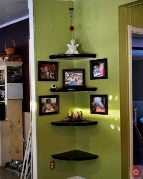 Практически невозможно представить себе квартиру без удобных угловых полочек. 06