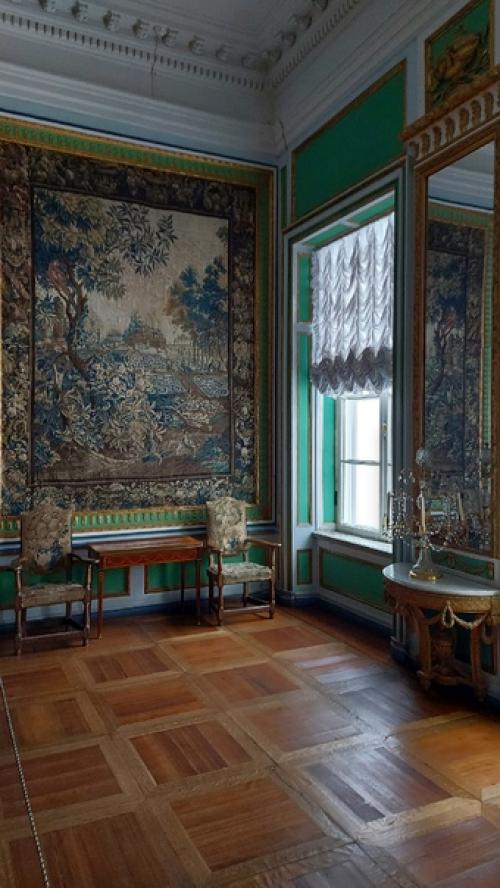 Лишь в том случае, если есть желание увидеть настоящую усадьбу Xviii века, то надо ехать в Кусково. 03