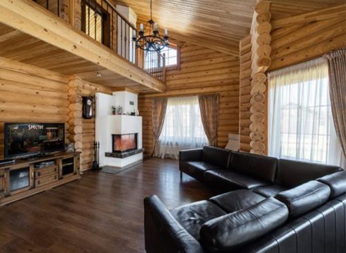 Шикарный дом_из_оцилиндрованного_бревна диаметром 24 см, площадью 161 кв. 01