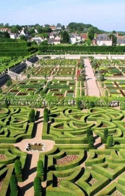 Замок вилландри.   Замок вилландри расположен недалеко от Луары. 04