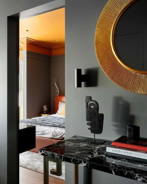 Интерьер студии темных тонах с яркими цветовыми акцентами. 03