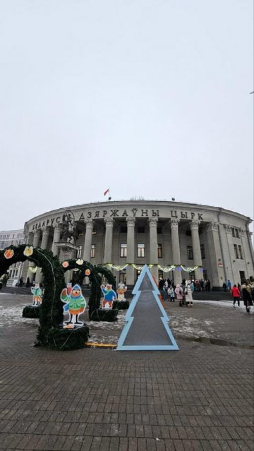 Столица Беларуси, город - герой Минск встретил нас пасмурной погодой, но сразу поразил своим спокойствием, аккуратностью и чистотой. 03 Столица Беларуси, город - герой Минск встретил нас пасмурной погодой, но сразу поразил своим спокойствием, аккуратностью и чистотой. 03