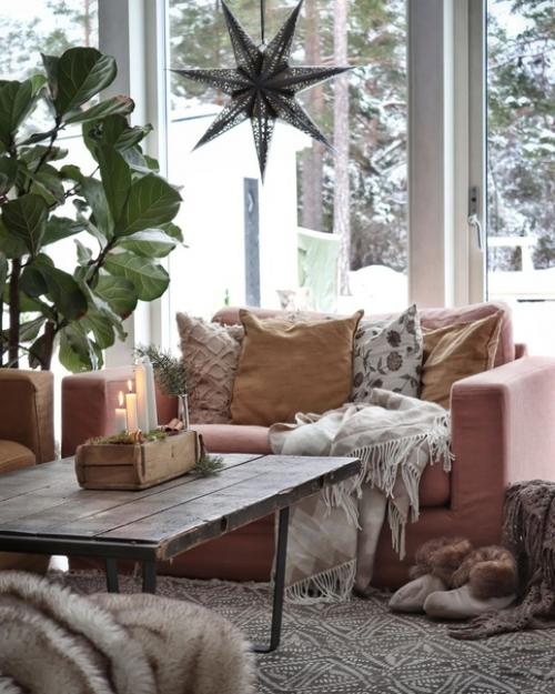 Этот скандинавский дом прекрасно вписывается в зимнюю местную среду, являясь гармоничной её частью. 01