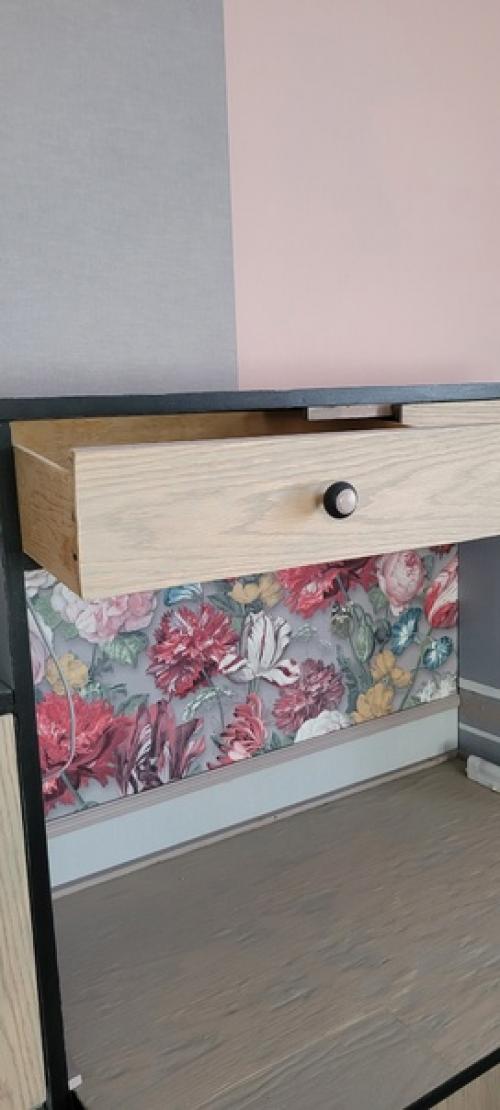 Хочу предложить в качестве идеи переделки сервант. 06