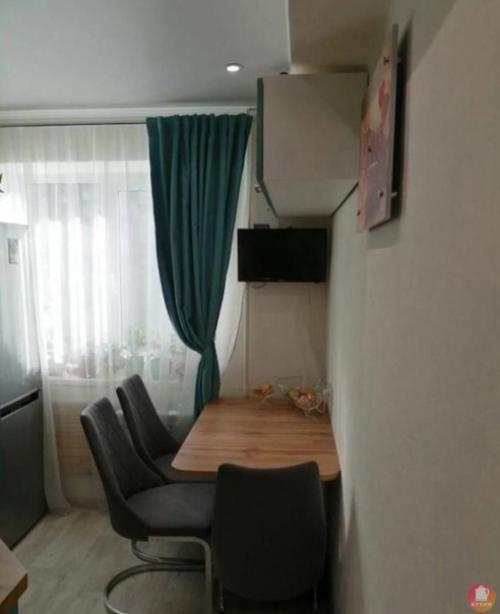 Небольшая кухня. В приятном мятном цвете. 03