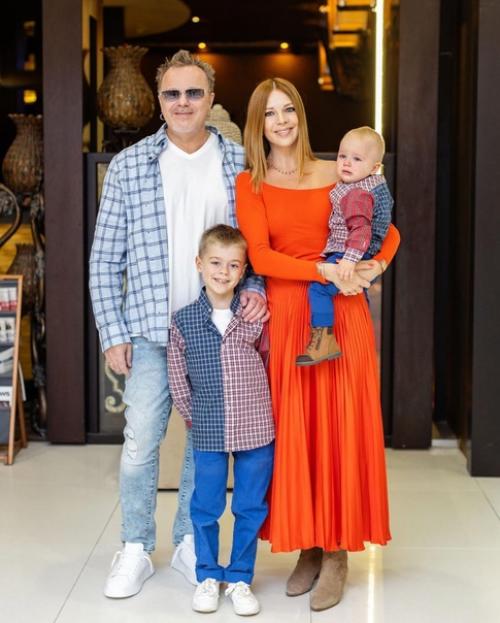 Владимир Пресняков и Наталья подольская показали свою новую квартиру в Москве. 04