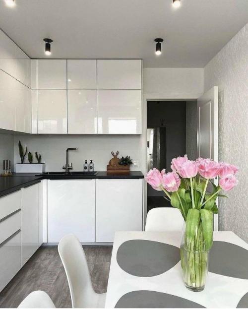 Современный интерьер в светлых тонах.  