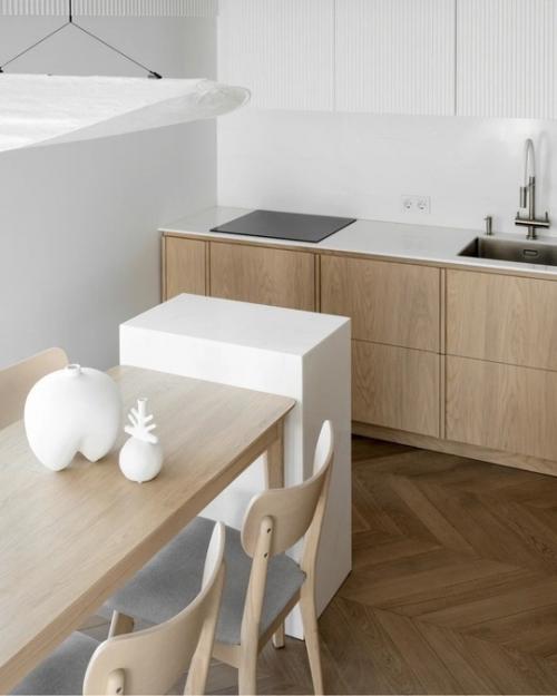 Дизайнер Екатерина Плотникова создала для молодой пары спокойный интерьер в природной цветовой гамме. 05