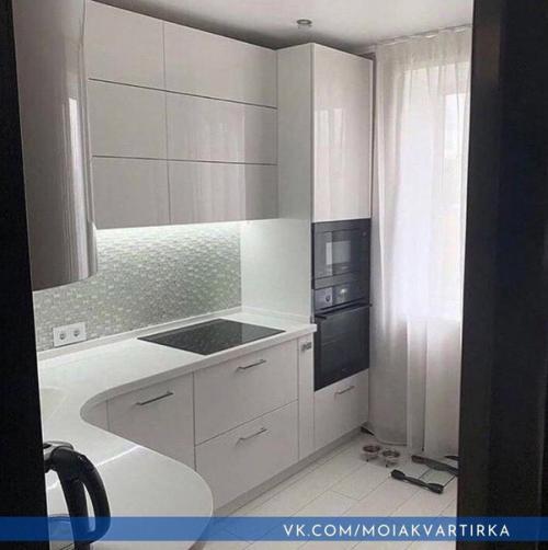 Кухня среднего размера. 04